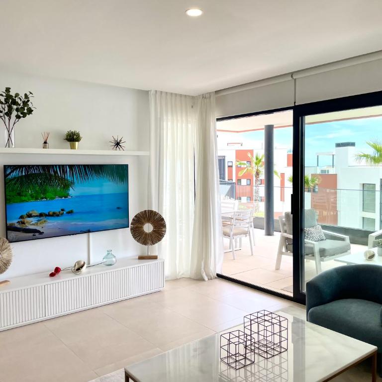 Magnificient 3 Bedroom Apartment by the Beach - Three-Bedroom Apartment - 9
