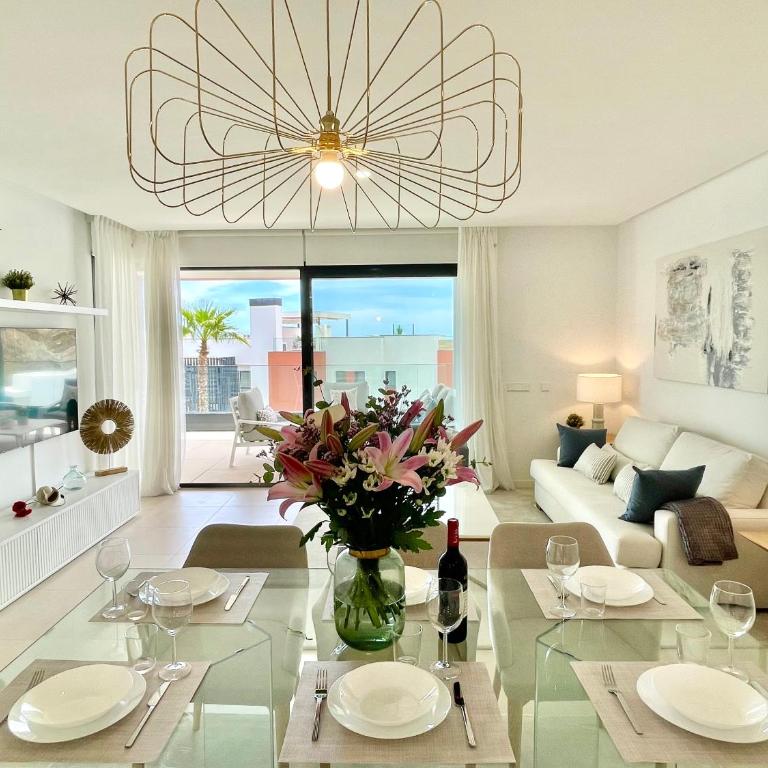Magnificient 3 Bedroom Apartment by the Beach - Three-Bedroom Apartment - 11