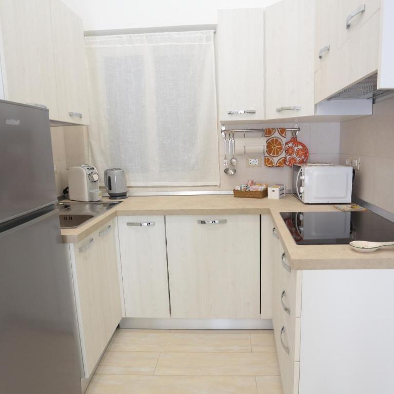 THEOS Holidays Apartments - One-Bedroom Apartment with Balcony - 5