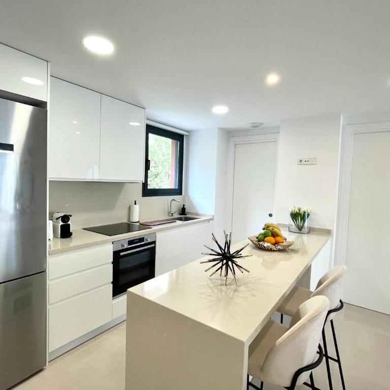 Magnificient 3 Bedroom Apartment by the Beach - Three-Bedroom Apartment - 13