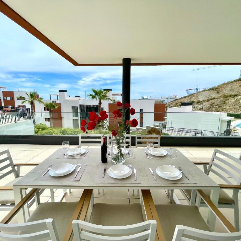 Magnificient 3 Bedroom Apartment by the Beach - Three-Bedroom Apartment - 19