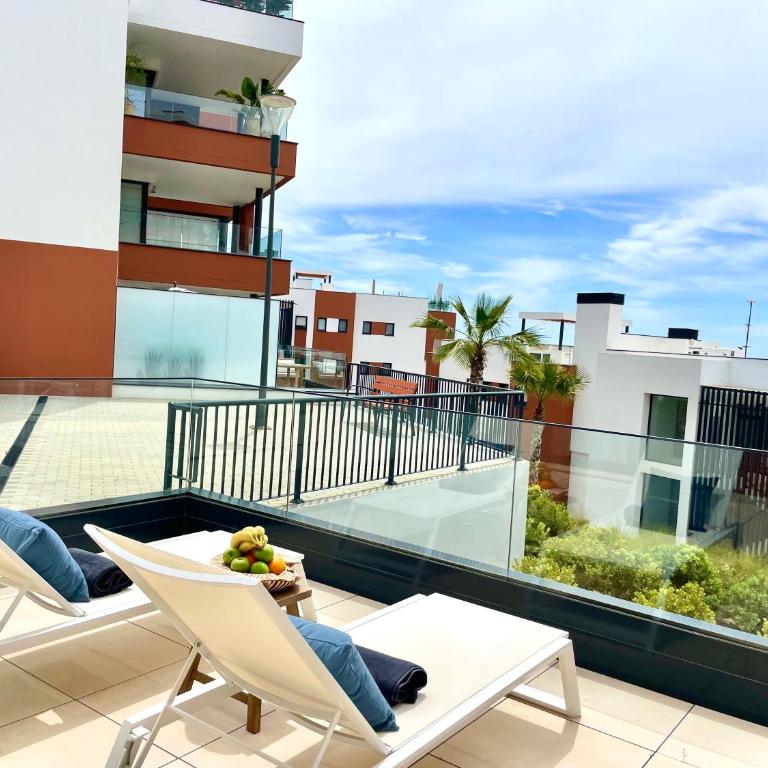 Magnificient 3 Bedroom Apartment by the Beach - Three-Bedroom Apartment - 21