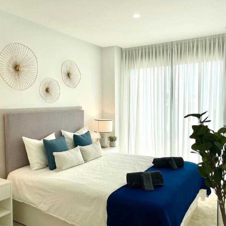 Magnificient 3 Bedroom Apartment by the Beach - Three-Bedroom Apartment - 22