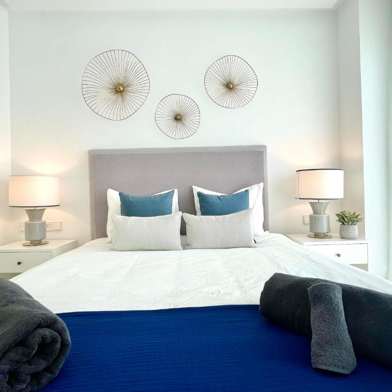 Magnificient 3 Bedroom Apartment by the Beach - Three-Bedroom Apartment - 23