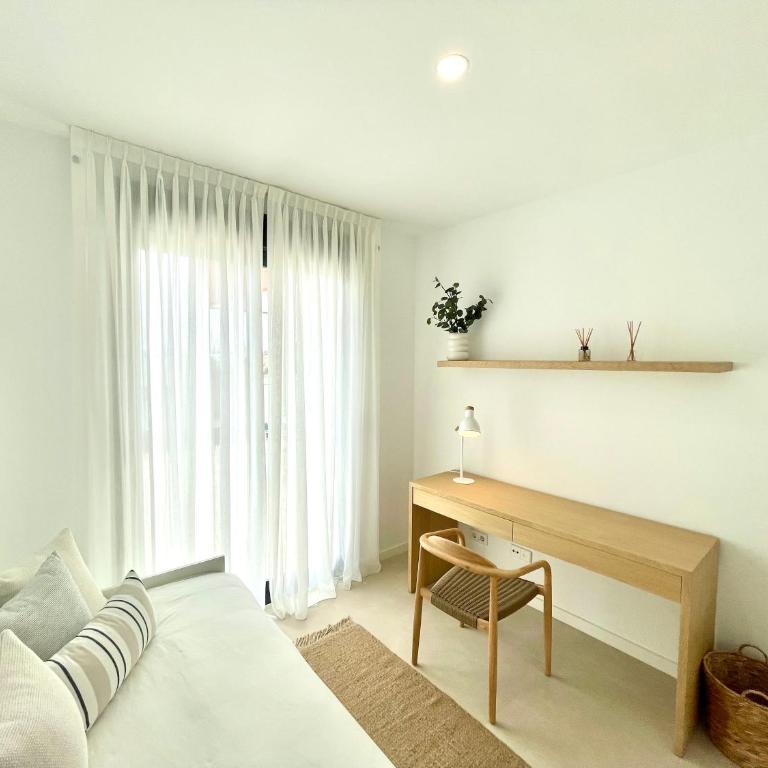 Magnificient 3 Bedroom Apartment by the Beach - Three-Bedroom Apartment - 34