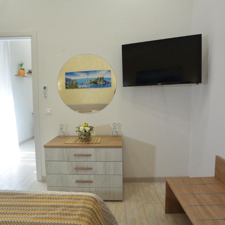 THEOS Holidays Apartments - One-Bedroom Apartment with Balcony - 12