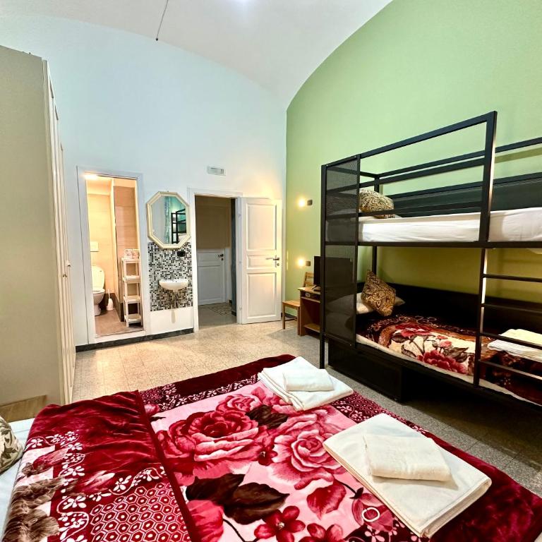 B&B Termini Colosseo Suite - Camera Quadrupla con Balcone - 10