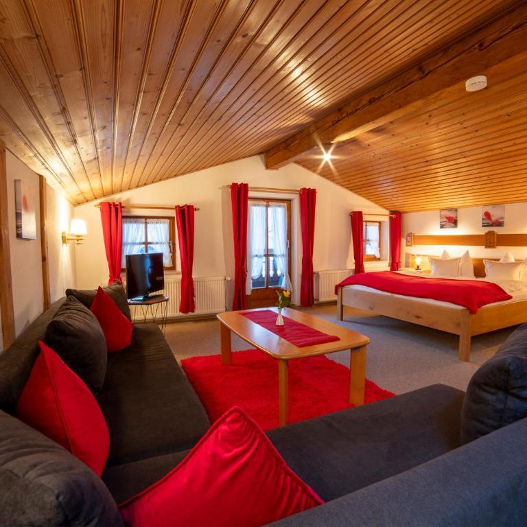 Gästehaus beim Schneidersepp inkl. Chiemgaukarte - Dreibettzimmer - 1