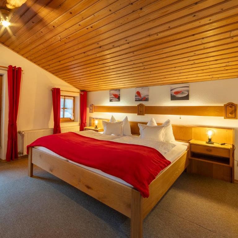 Gästehaus beim Schneidersepp inkl. Chiemgaukarte - Dreibettzimmer - 2