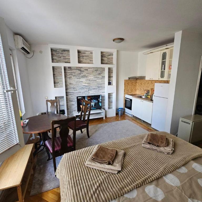 Modern apartment - quiet street - Apartman sa 1 Spavaćom Sobom - 2