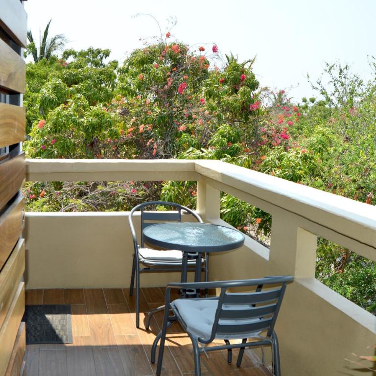 Adelfa Suites - Queen Apartment with Terrace - 6