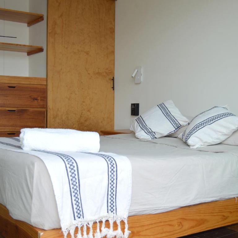 Adelfa Suites - Queen Apartment with Terrace - 4
