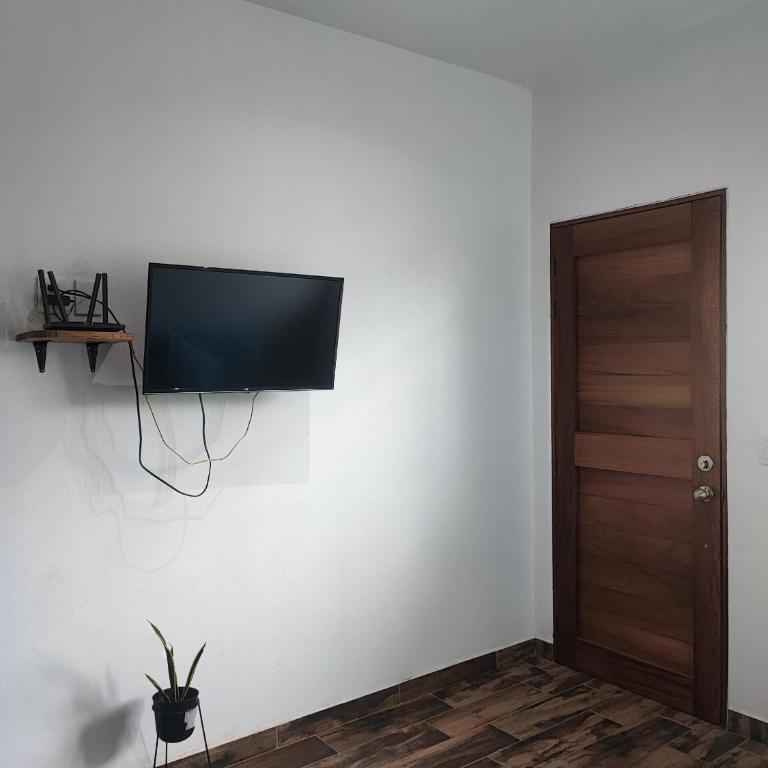 Adelfa Suites - King Apartment with Terrace - 12