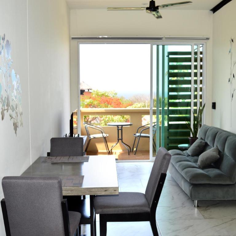Adelfa Suites - Queen Apartment with Terrace - 1