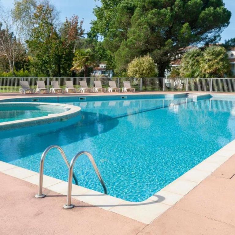 Maison les pieds dans l'eau, piscine et plage à pieds - Three-Bedroom House - 15