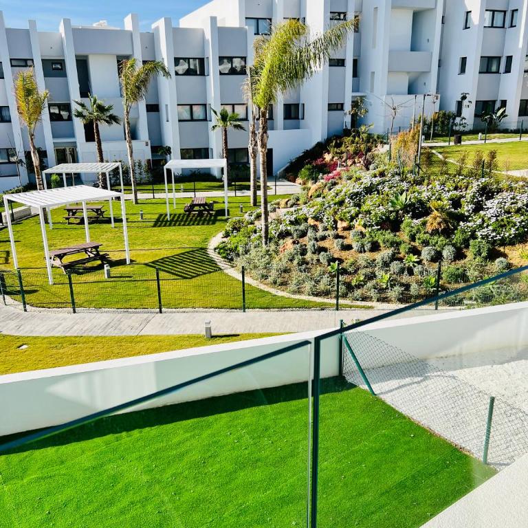 Logement moderne et cosy avec piscine, jacuzzi, salle de sport et billard - Two-Bedroom Apartment with Terrace and Sea View - 13