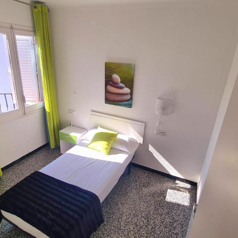 Apartament Santa Margarida - Three-Bedroom Apartment - 17