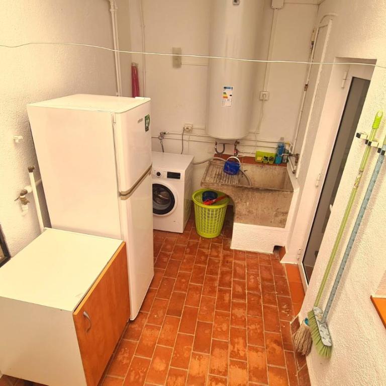 Apartament Santa Margarida - Three-Bedroom Apartment - 11