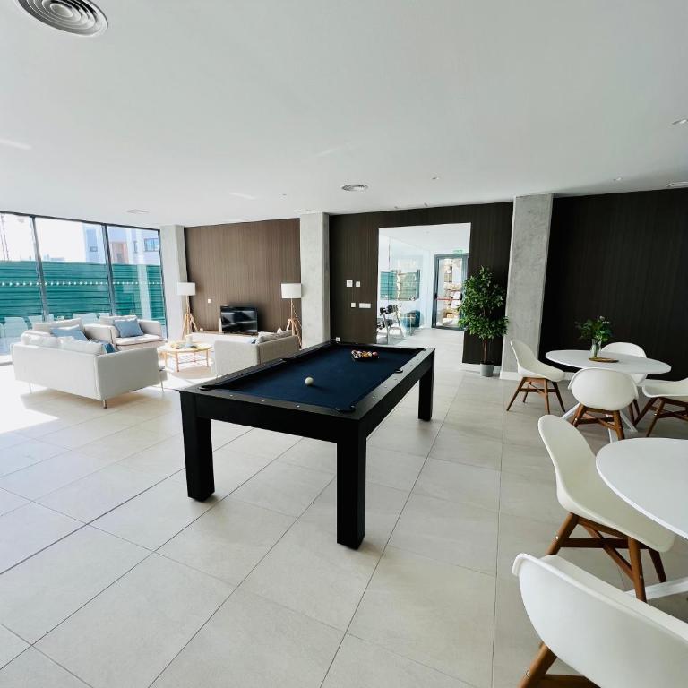 Logement moderne et cosy avec piscine, jacuzzi, salle de sport et billard - Two-Bedroom Apartment with Terrace and Sea View - 40