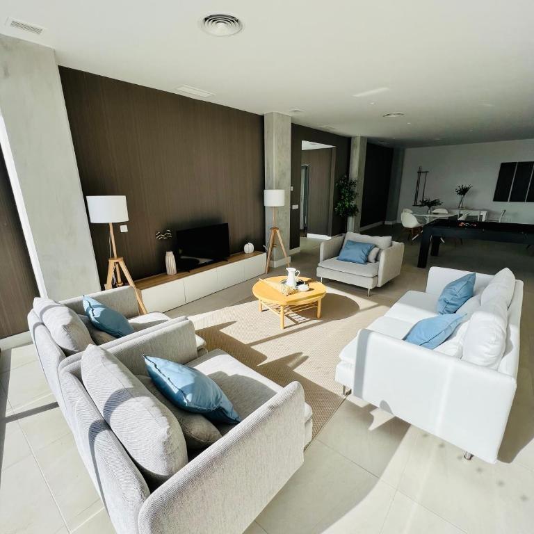 Logement moderne et cosy avec piscine, jacuzzi, salle de sport et billard - Two-Bedroom Apartment with Terrace and Sea View - 41