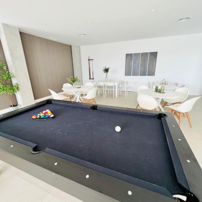 Logement moderne et cosy avec piscine, jacuzzi, salle de sport et billard - Two-Bedroom Apartment with Terrace and Sea View - 39