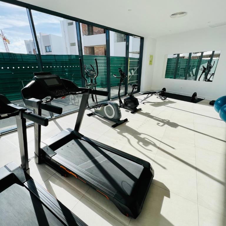 Logement moderne et cosy avec piscine, jacuzzi, salle de sport et billard - Two-Bedroom Apartment with Terrace and Sea View - 33