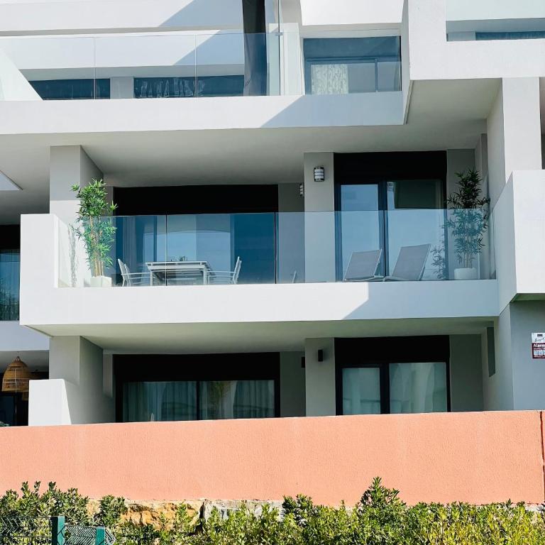 Logement moderne et cosy avec piscine, jacuzzi, salle de sport et billard - Two-Bedroom Apartment with Terrace and Sea View - 29