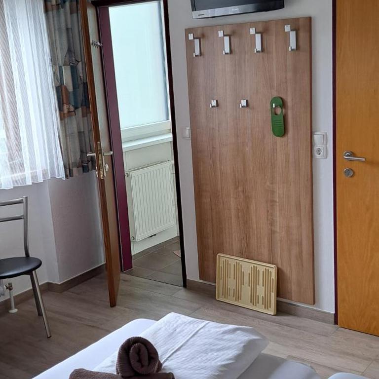 Gästehaus Steger - Doppel-/Zweibettzimmer ohne Balkon - 7