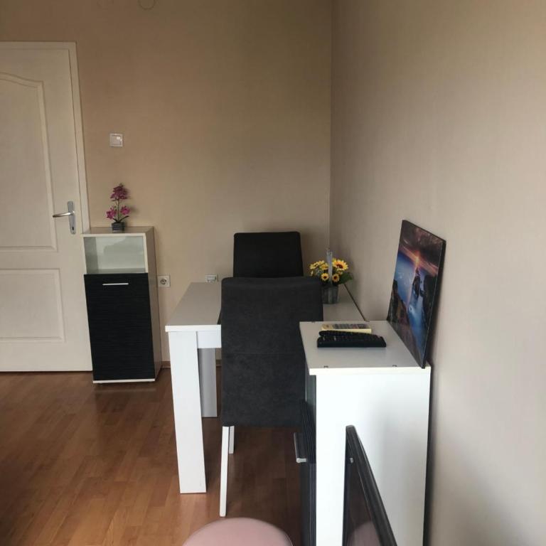 City sunset studio - One-Bedroom Apartment - 10
