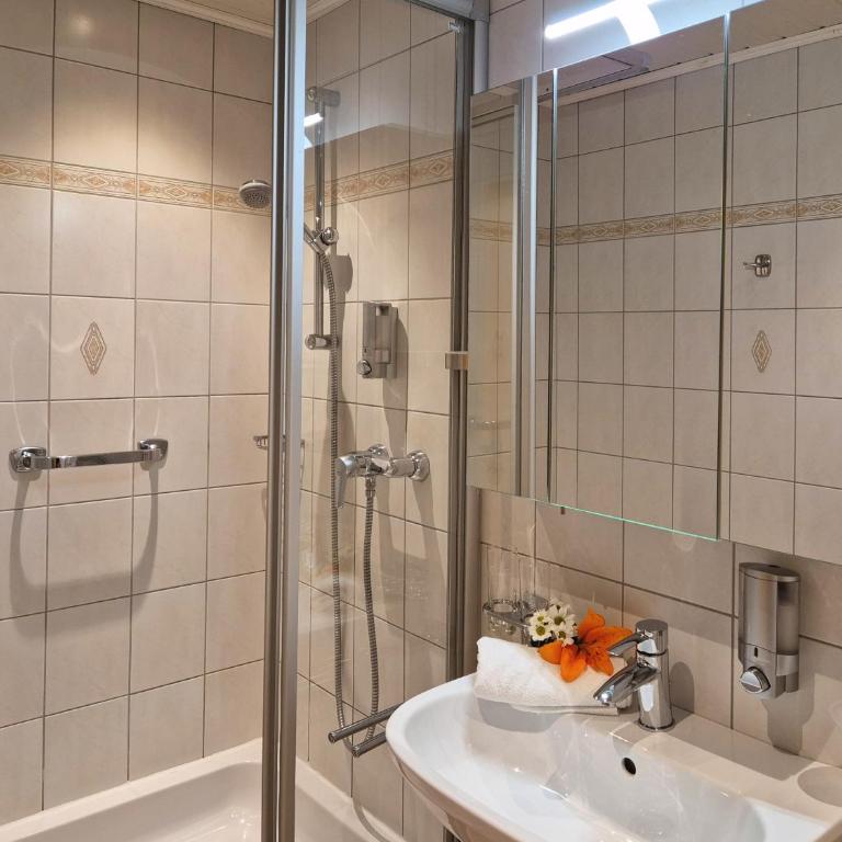Alpenpension Gastein - Großes Doppelzimmer mit Balkon - 5