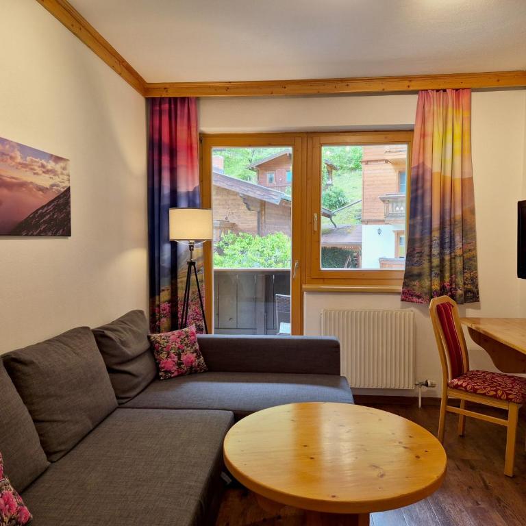 Alpenpension Gastein - Großes Doppelzimmer mit Balkon - 3