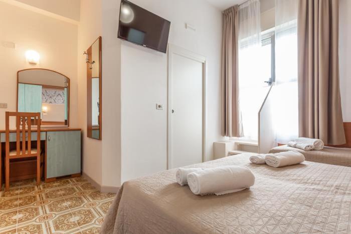 Hotel Ideale Mare - Camera Matrimoniale/Doppia con Letti Singoli con Vista Mare Laterale - 2