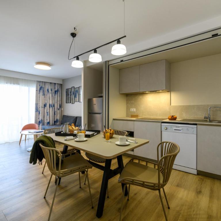 Residence de Tourisme Ajaccio Amirauté - Appartement 2 Chambres avec 2 Salles de Bains - 6