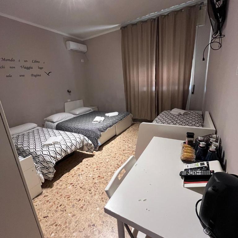 ViaVai Pisa Airport - Family Room with Private Bathroom - 17