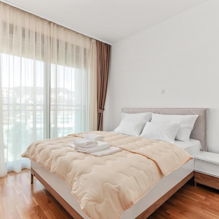 ID LUX APARTMENTS - One-Bedroom Apartment - 31