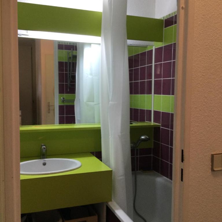 App 35M2 quartier PONANT - Two-Bedroom Apartment - 12