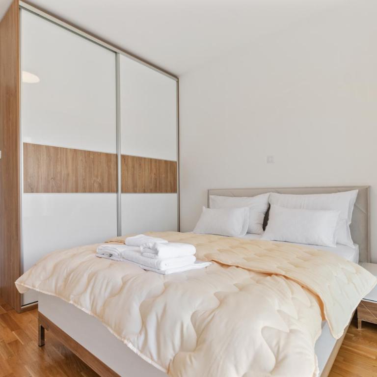 ID LUX APARTMENTS - One-Bedroom Apartment - 30