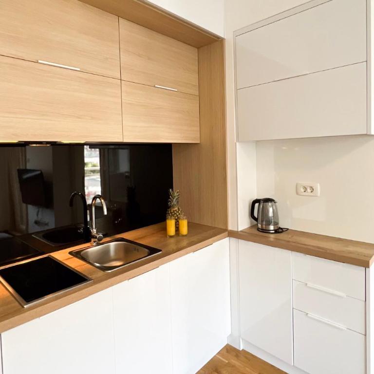 Four Views By The Sea Apartments - Studio Apartman s Balkonom - 6