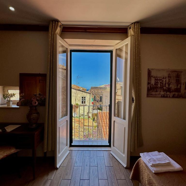 LoryLu - Deluxe Double or Twin Room - 8