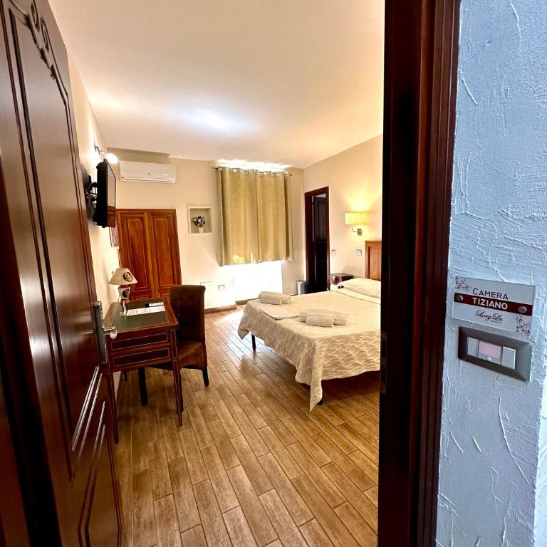 LoryLu - Deluxe King Room - 1