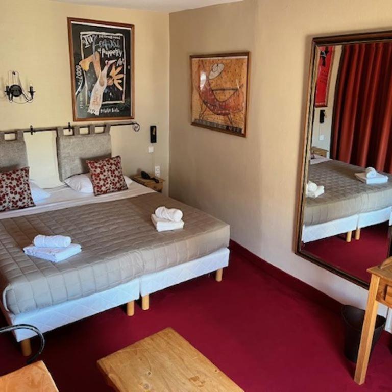 Hôtel Le Colbert - Chambre Lit King-Size Standard - 8