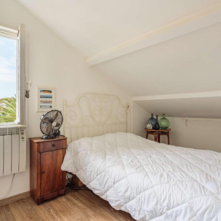 Charmant appartement 1 chambre avec mezzanine à 800m de la plage et près des commerces, Wi-Fi gratuit - FR-1-3-599 - Studio - 8
