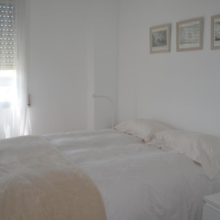Luxury renovated apartment with terrace in Madrid - Three-Bedroom Apartment - 17