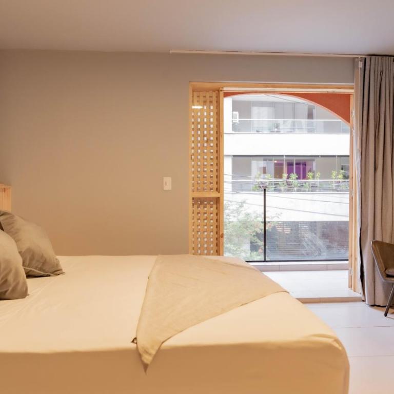 Leviu by Bernalo Hotels - Suite con cama grande y balcón - 3
