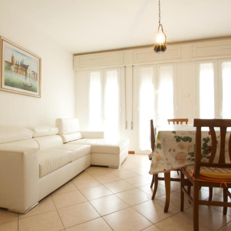 12 Accesso - Home Immobiliare Jesolo - Appartamento con 3 Camere da Letto - 4