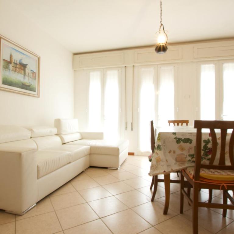 12 Accesso - Home Immobiliare Jesolo - Appartamento con 3 Camere da Letto - 5