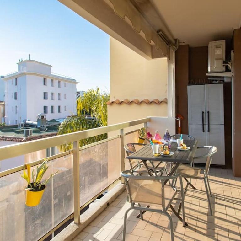 A10 Staywizus -1 BDR Heart of Juan les Pins 5 min Sea - AC & Balconies - Appartement 1 Chambre - 2