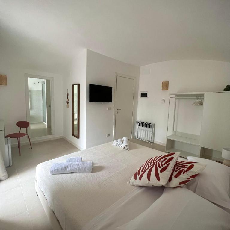 Badri - Double Room with Balcony - 7
