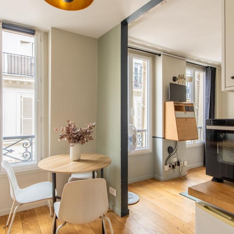 Modern spacious studio only 1 minute away from the Place de la République - Studio Deluxe - 6