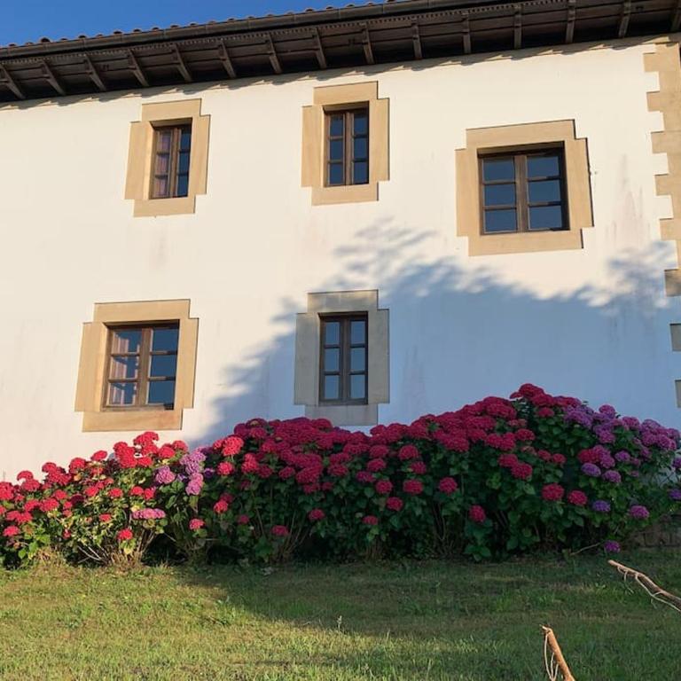 Casa La Bolera Casa de dos plantas porche y jardín - Three-Bedroom House - 23